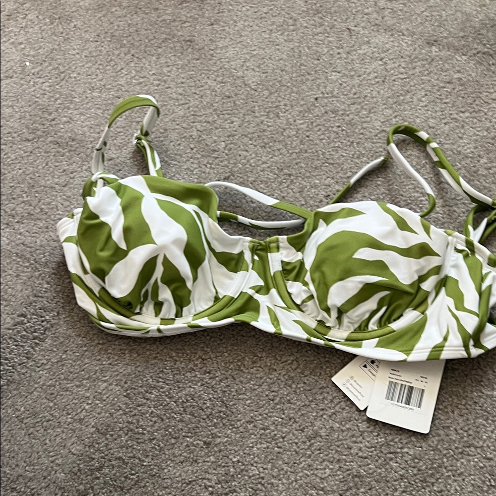 Cupshe Green and White Bikini Top